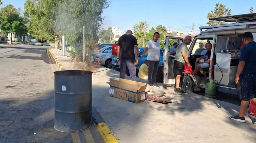 Koop-Sen’in grevi 9’uncu gününde başbakanlık önünde devam ediyor